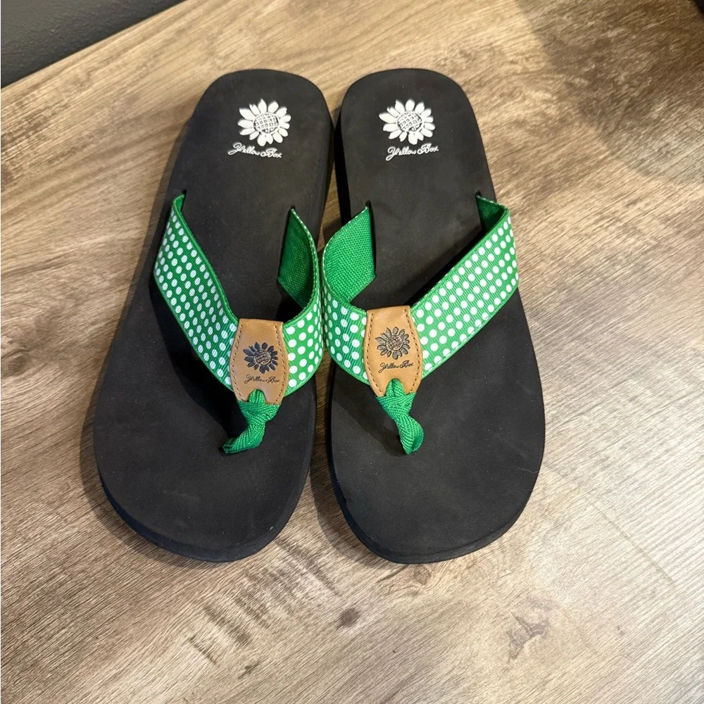 Yellow Box Black Footbed Green Polka Dot Strap Flip Flop Sandals - Picture 3 of 5